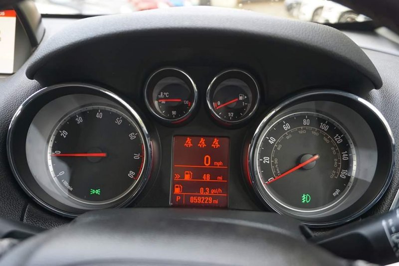 VAUXHALL MOKKA