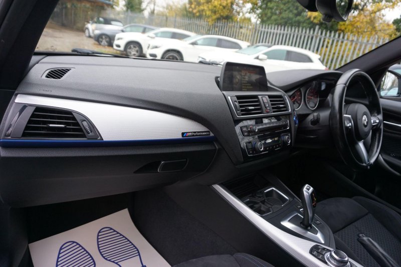 BMW 1 SERIES