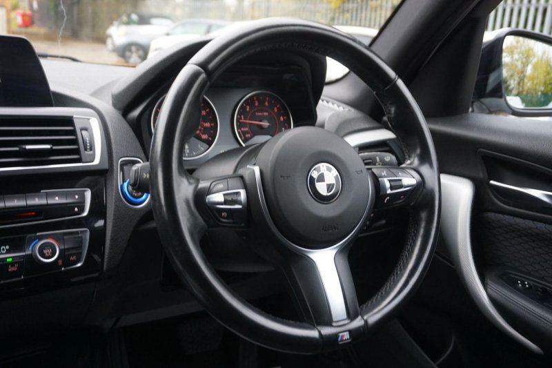 BMW 1 SERIES