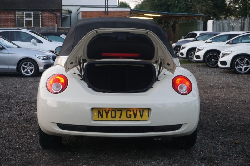 VOLKSWAGEN BEETLE