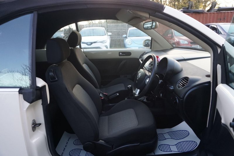 VOLKSWAGEN BEETLE