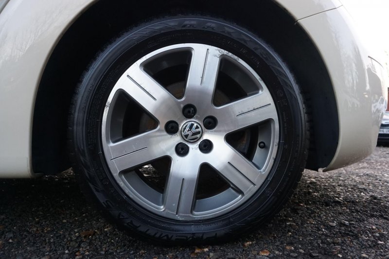 VOLKSWAGEN BEETLE