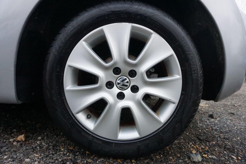 VOLKSWAGEN BEETLE