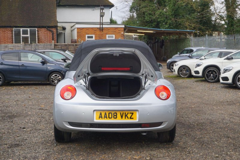 VOLKSWAGEN BEETLE