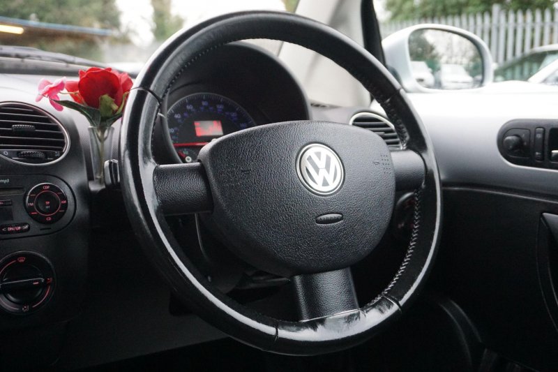 VOLKSWAGEN BEETLE