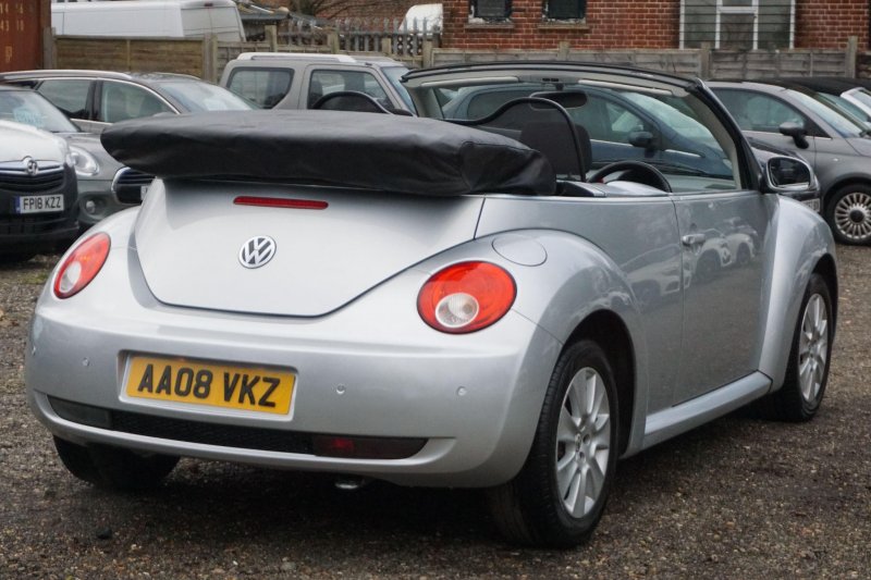 VOLKSWAGEN BEETLE