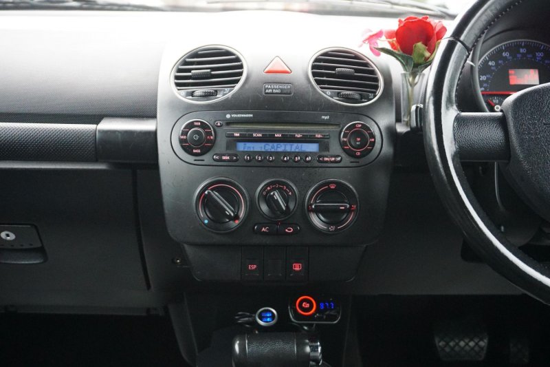 VOLKSWAGEN BEETLE