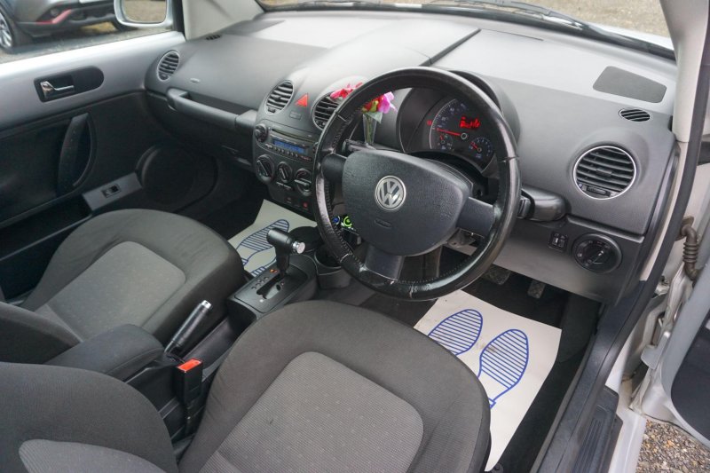 VOLKSWAGEN BEETLE