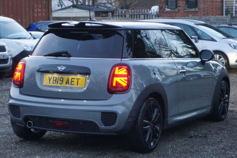 MINI HATCH