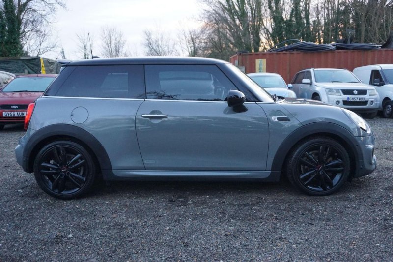 MINI HATCH