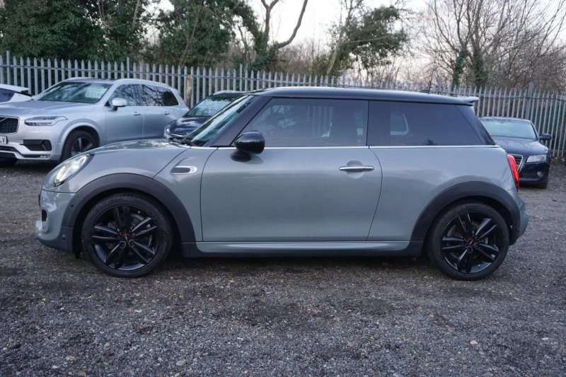 MINI HATCH