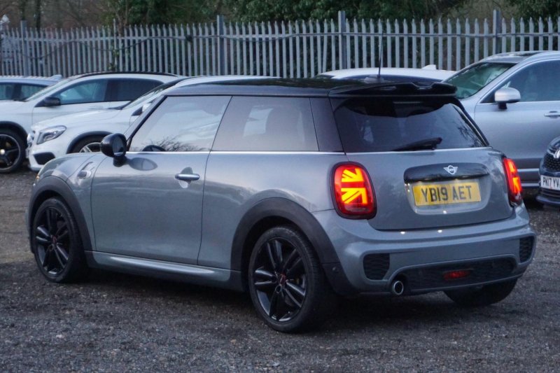 MINI HATCH