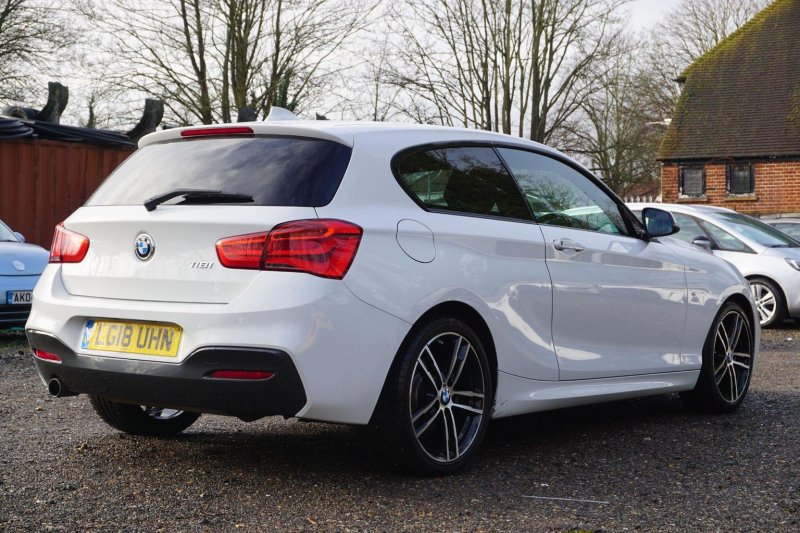 BMW 1 SERIES
