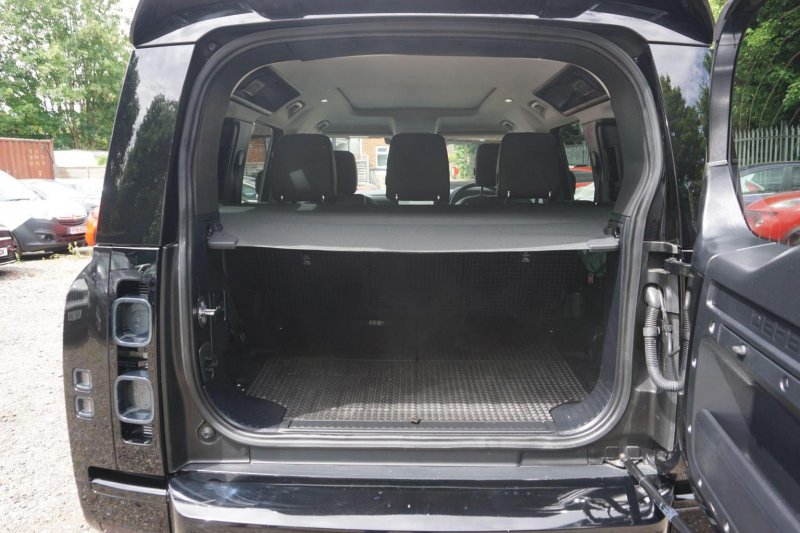 LAND ROVER DEFENDER 110