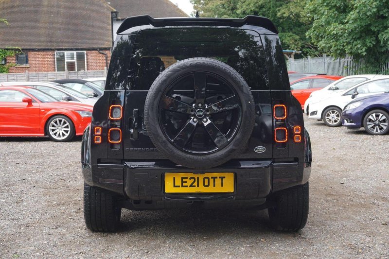 LAND ROVER DEFENDER 110