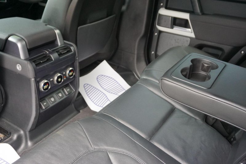LAND ROVER DEFENDER 110