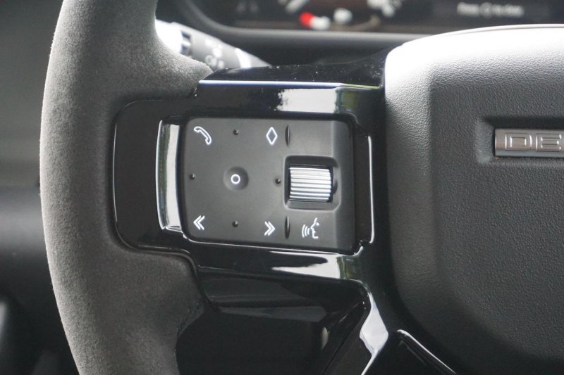LAND ROVER DEFENDER 110
