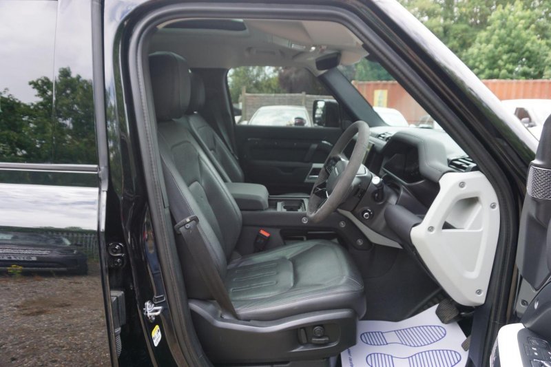 LAND ROVER DEFENDER 110