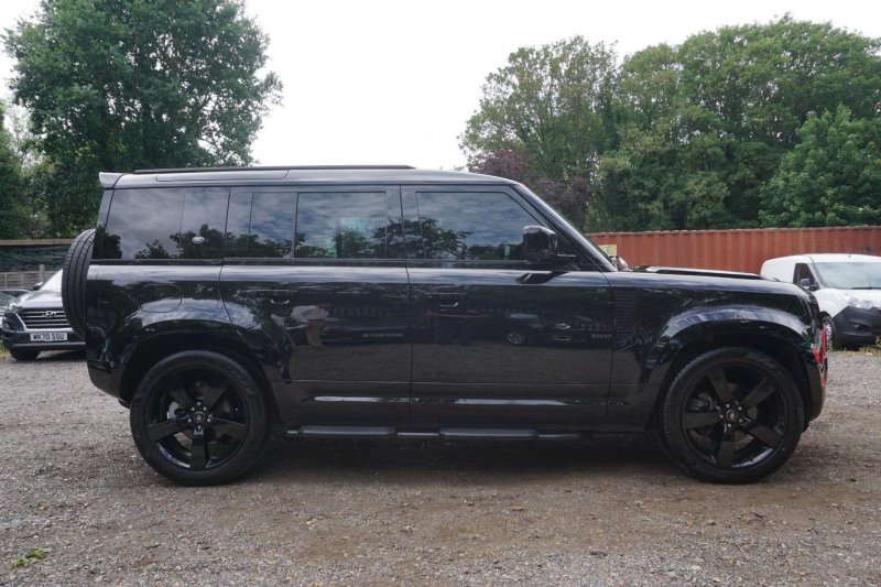LAND ROVER DEFENDER 110