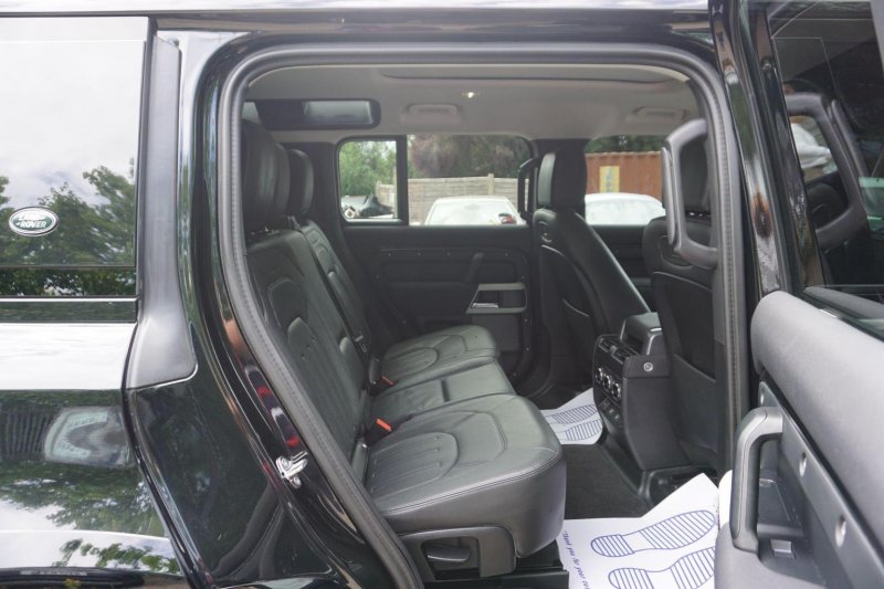 LAND ROVER DEFENDER 110