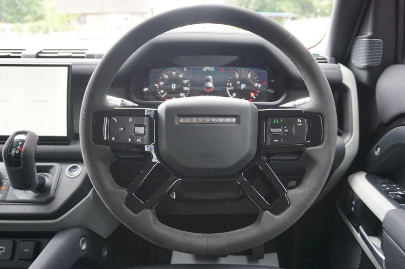 LAND ROVER DEFENDER 110