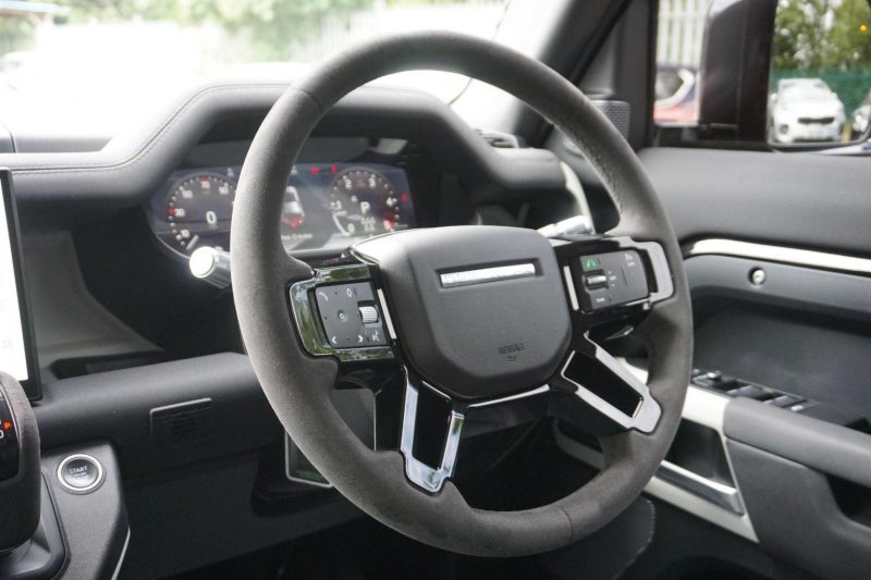 LAND ROVER DEFENDER 110