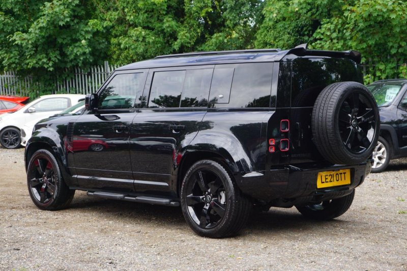 LAND ROVER DEFENDER 110