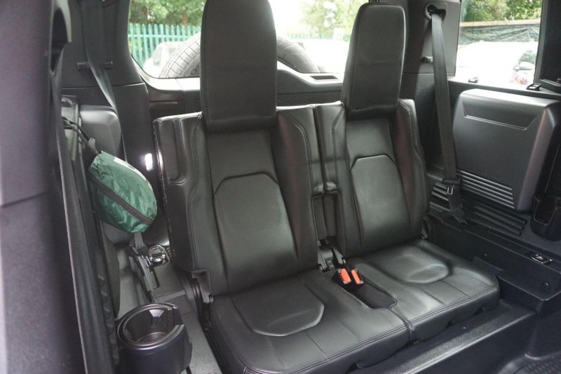 LAND ROVER DEFENDER 110