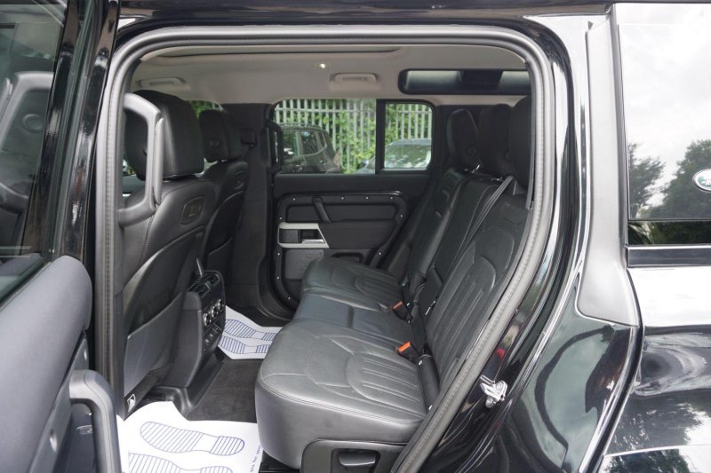 LAND ROVER DEFENDER 110